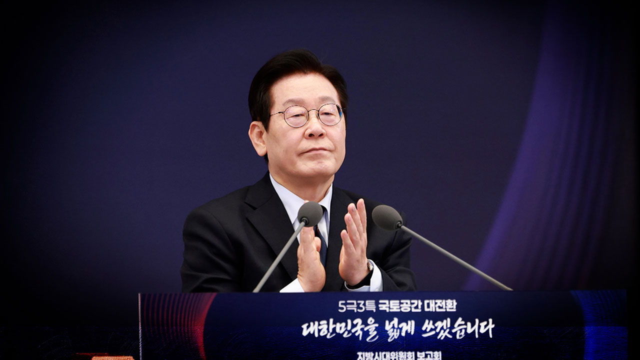  잘하긴 잘해  공개 칭찬…이 대통령 SNS에 '시끌'