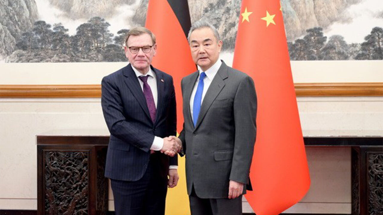 중 왕이, 독일 외무 만나 "일은 전후 80년 철저히 반성 안 해"