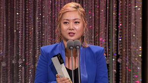 '갑질&middot;불법 의료' 의혹 박나래, 방송 활동 중단