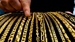 "저 금은방 옆에서 카페 해요" 30돈 금팔찌 들고 튄 용의자 추적