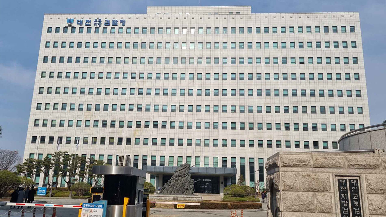 대리기사 차에 매달고 달려 숨지게 한 30대 만취 승객 구속기소