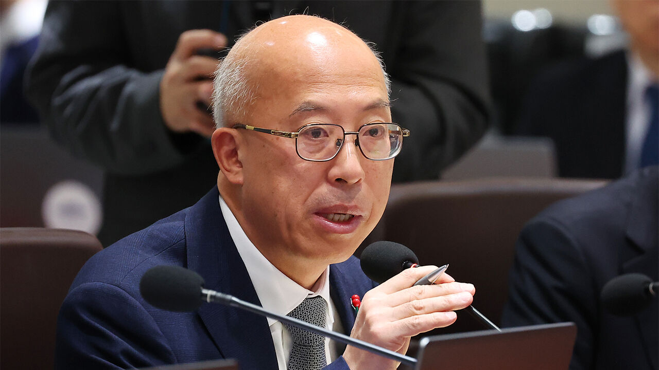 조원철 법제처장이 9일 서울 용산 대통령실에서 열린 국무회의에서 이재명 대통령의 질문에 답변하고 있다. (사진=연합뉴스)