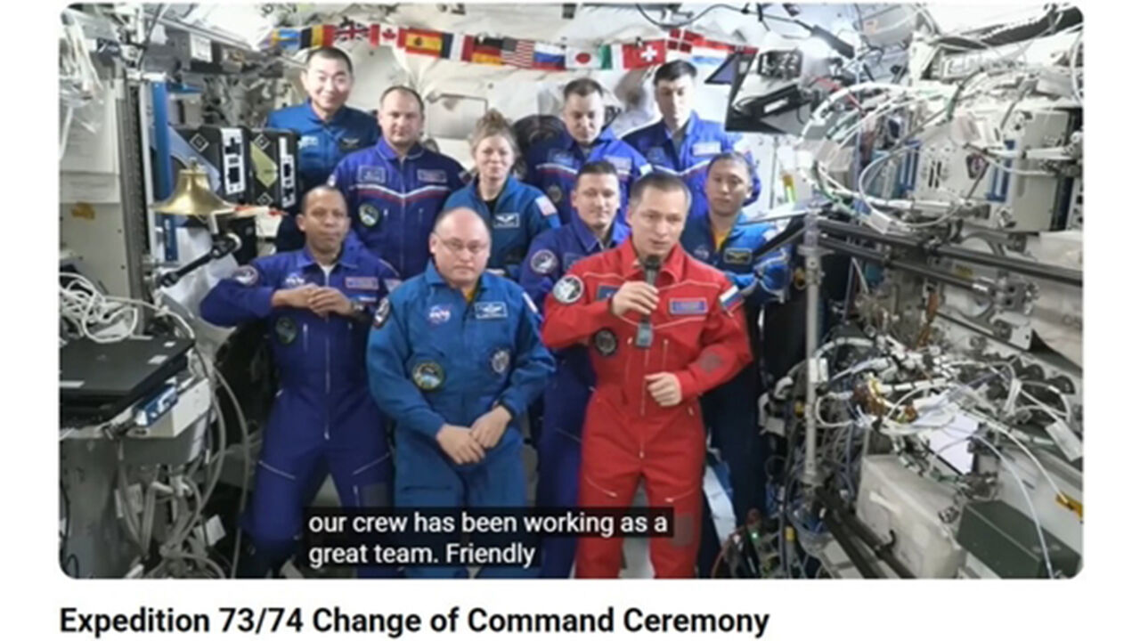 지난 7일(미 동부시간) ISS 사령관 교체식에 함께한 조니 김(오른쪽 두 번째줄) (사진=NASA 유튜브 영상 캡처, 연합뉴스)