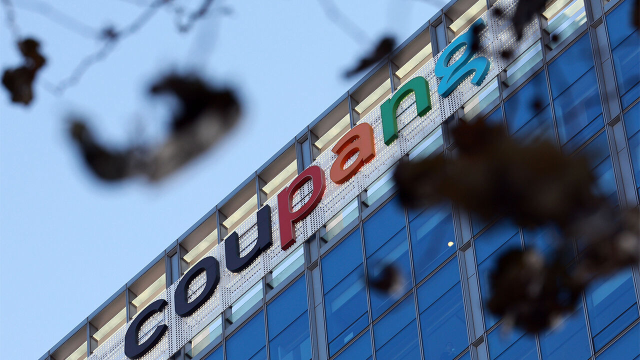 경찰, 쿠팡 본사 압수수색…"정보유출 자료 확보"