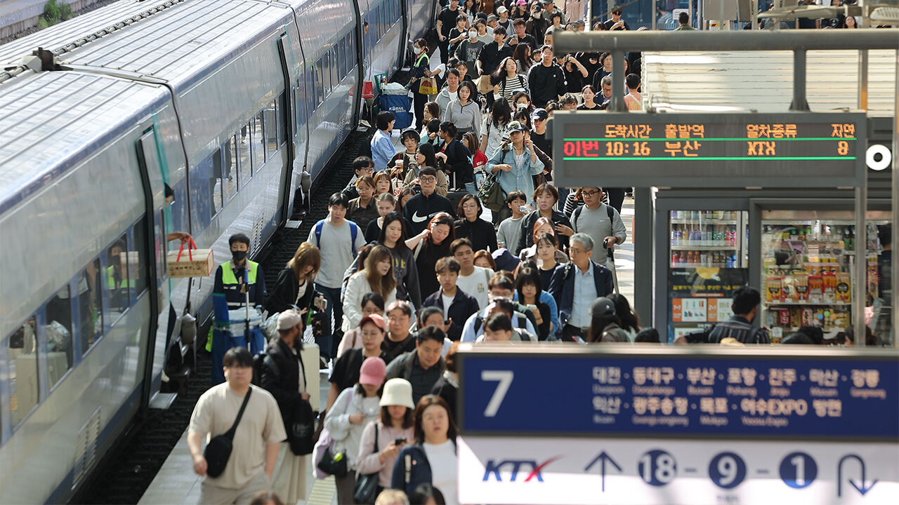 서울역 플랫폼 귀경 인파 (사진=연합뉴스)