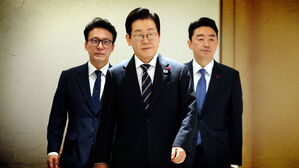 "위법 종교단체 해산시켜야"&hellip;당 지도부와 만찬