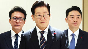 "위법 종교단체 해산시켜야"&hellip;당 지도부와 만찬