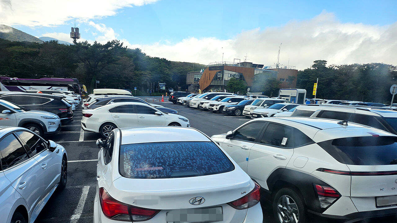 새해부터 한라산 주차장 요금 인상…승용차 하루 최대 1만 3천 원