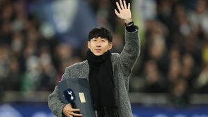 손흥민, 토트넘 팬들 앞에서 마지막 인사&hellip;'뜨거운 안녕'