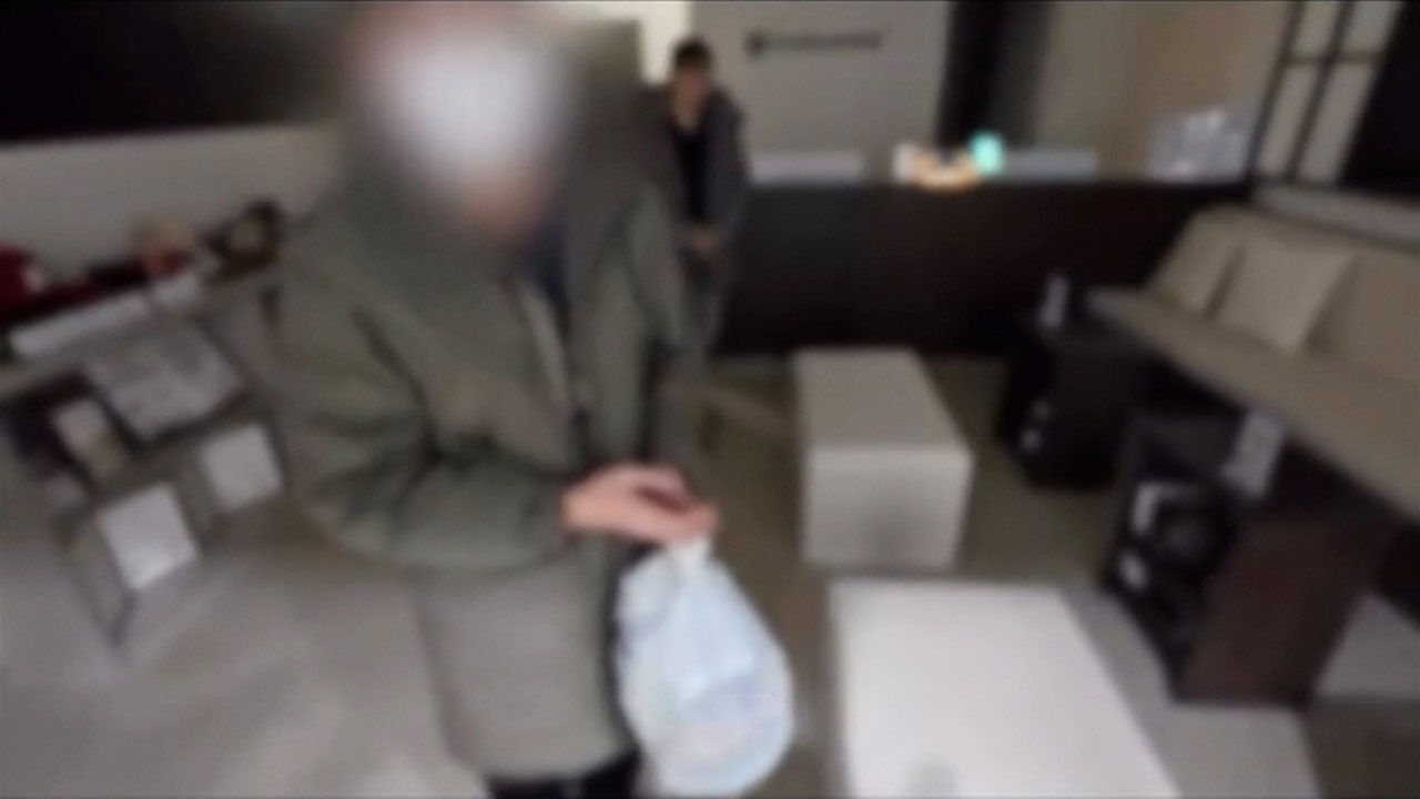 눈길에 넘어진 배달 기사 감동 인증