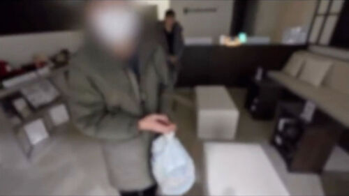 눈길에 넘어진 배달 기사 감동 인증