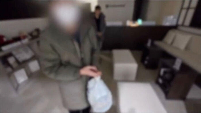 눈길에 넘어진 배달 기사 감동 인증