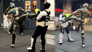 가드 올리고 발로 '뻥'&hellip;CEO도 날려버린 로봇