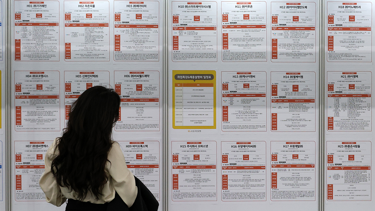 취업자 22만 명대 증가…청년층 고용률 19개월째 감소