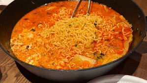 정국-윈터 열애설 나오자 "해제할까"…RM이 올린 사진