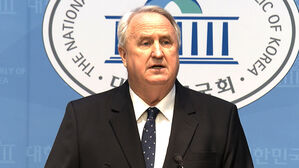 국민의힘 인요한 의원 사퇴&hellip;"계엄 후 불행, 극복해야"