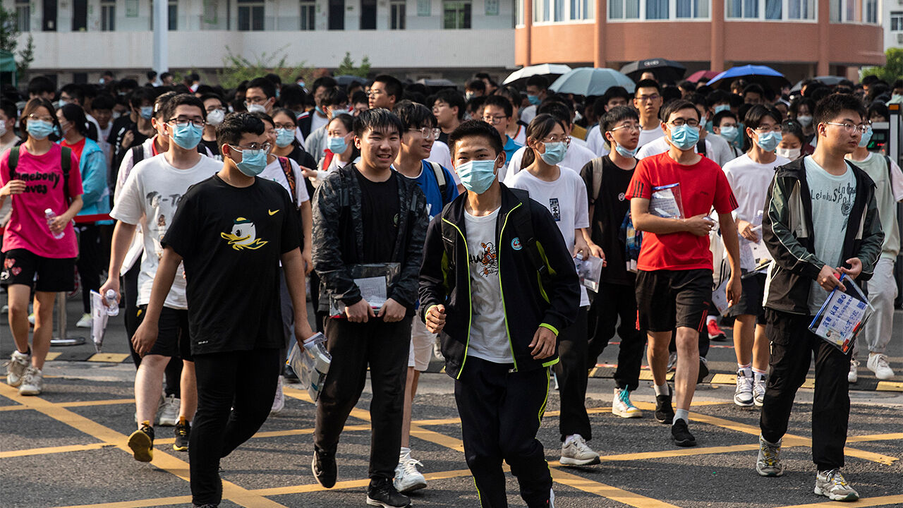 AI 열풍에…"중 대학들, 외국어 전공 모집 잇따라 중단"