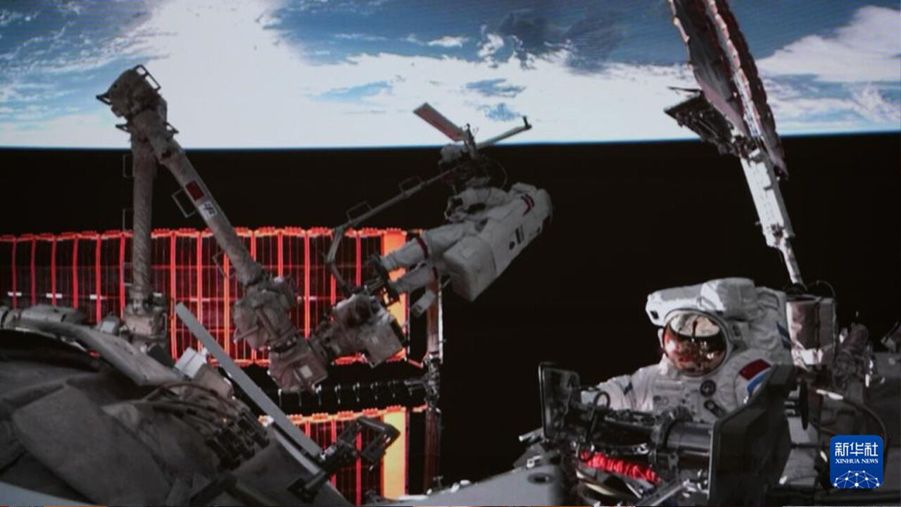 중 선저우 21호 비행사 8시간 우주 유영…"성공적으로 종료"
