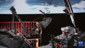 중 선저우 21호 비행사 8시간 우주 유영&hellip;"성공적으로 종료"