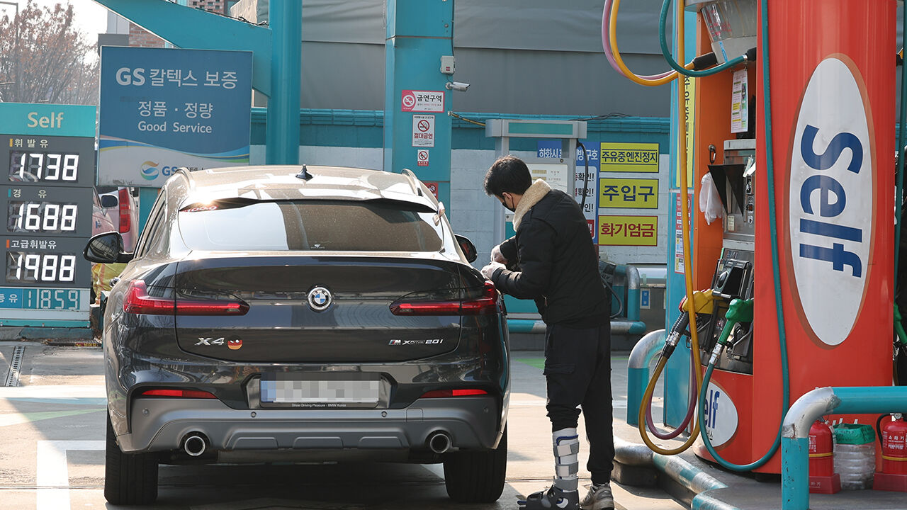 정부, 정유·주유소 업계에 "과도한 가격 인상 자제 요청"