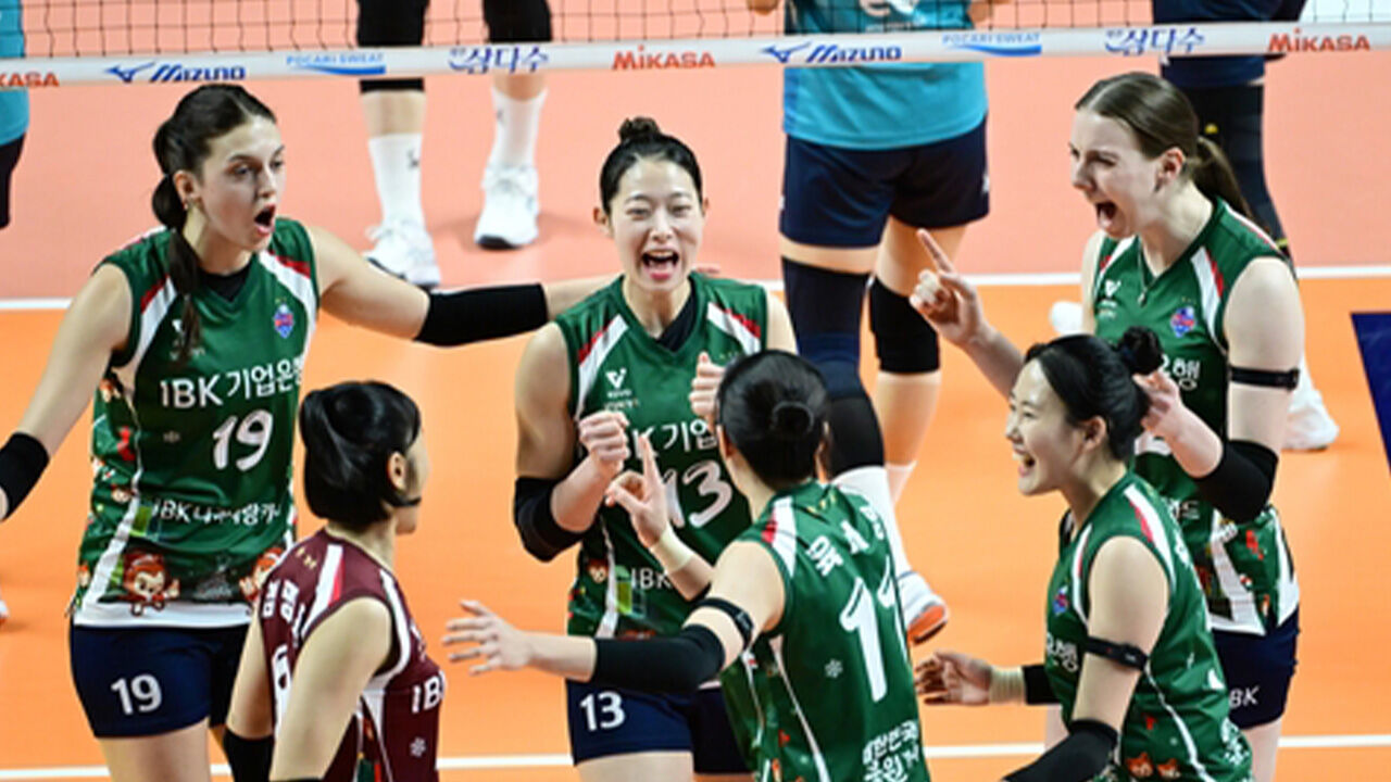 '여오현 매직' IBK기업은행, 거침없는 4연승