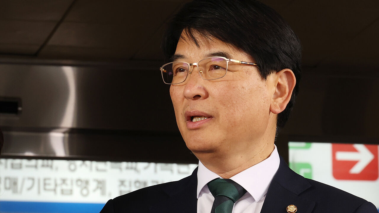 '보좌관 성추행' 박완주 전 의원, 대법서 징역 1년 확정