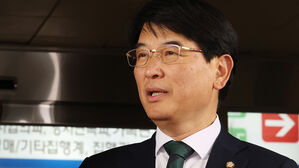 '보좌관 성추행' 박완주 전 의원, 대법서 징역 1년 확정