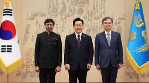 이 대통령, 인도&middot;오스트리아 등 8개국 주한대사 신임장 받아