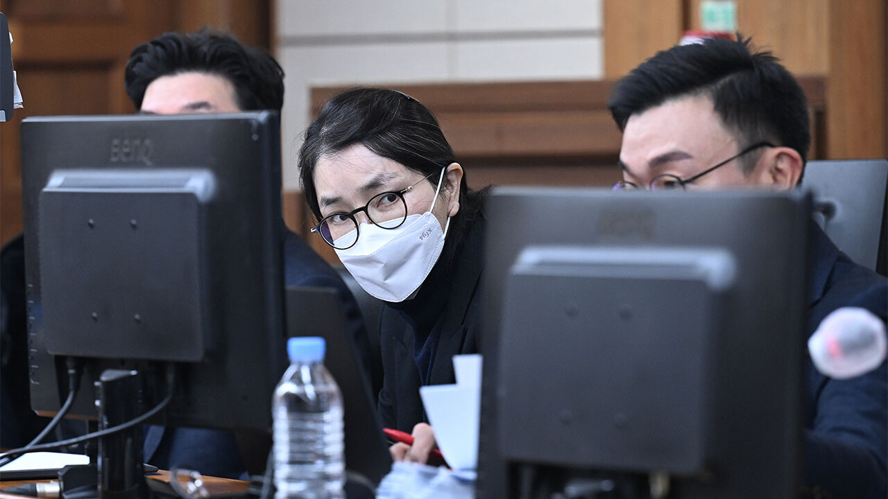 김건희 9번째 특검 출석…종묘 · 관저 · 21그램 등 추궁 계획