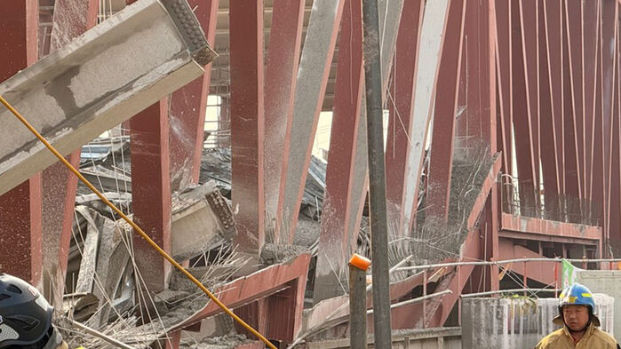 11일 오후 광주 서구 광주대표도서관 공사장에서 철제 구조물이 붕괴돼 있다. (사진=연합뉴스)