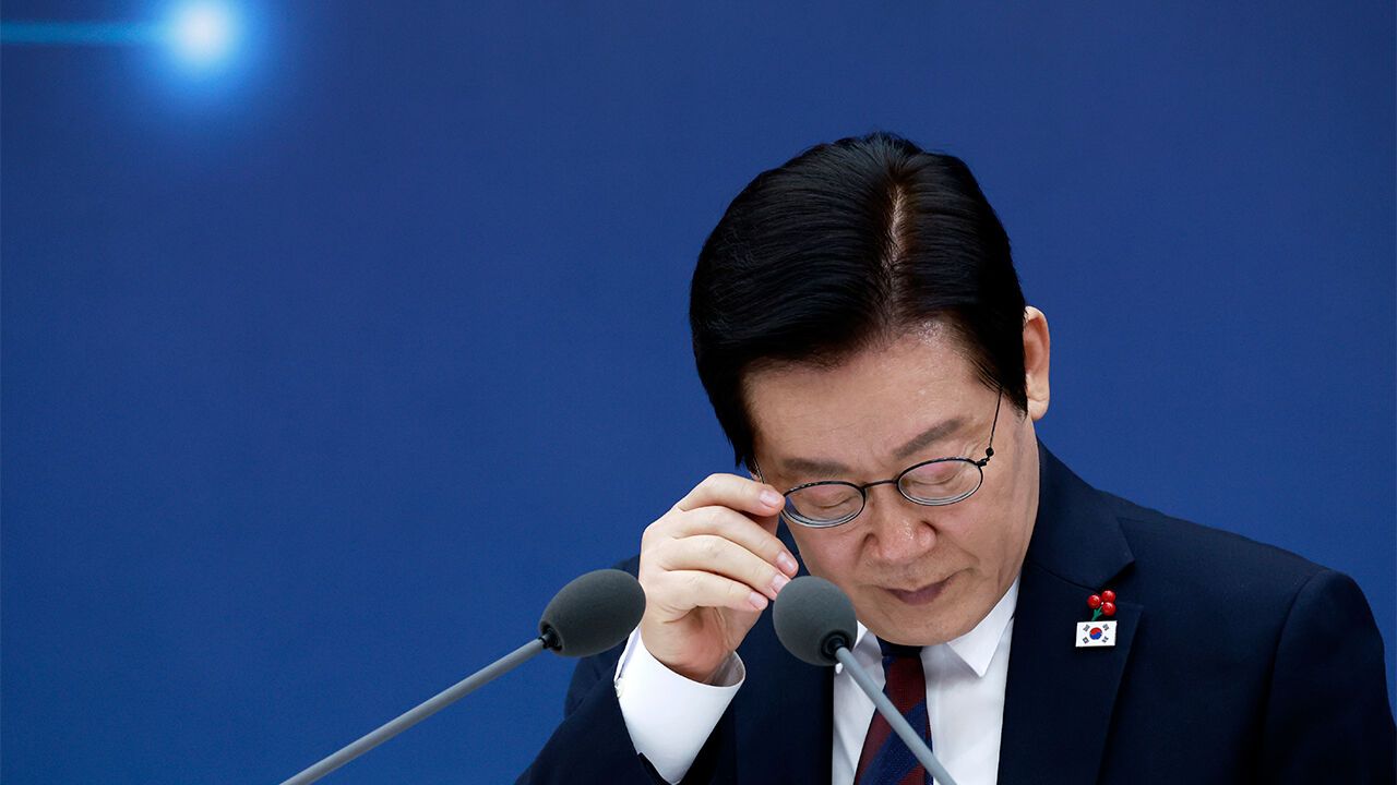 이 대통령 "2027년도 확장재정…하향 곡선 바닥 찍고 우상향해야"