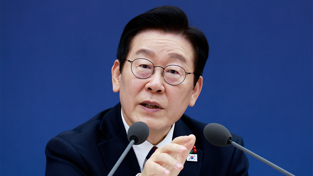 이 대통령, 광주도서관 붕괴 사고에 "자원 총동원해 구조에 총력"