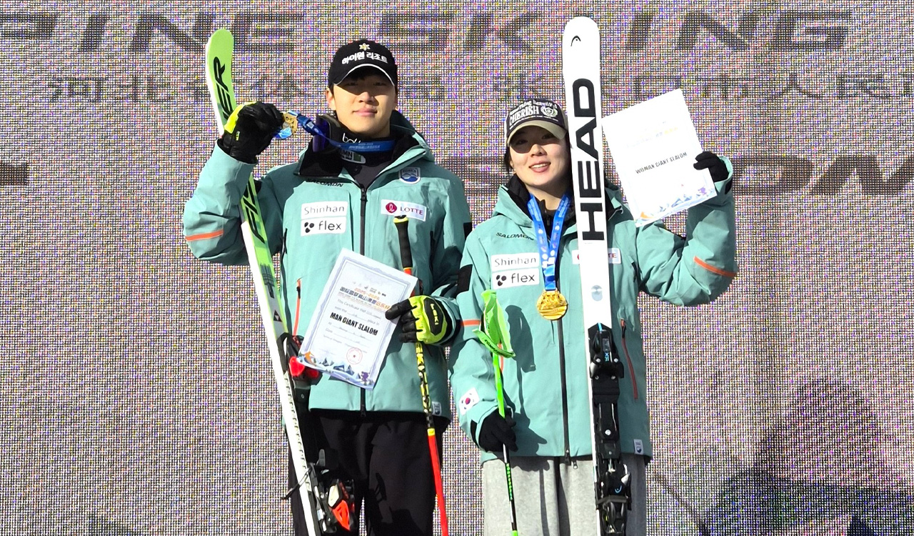 신정우·김소희, 중국 극동컵 알파인 스키 남녀 대회전 우승