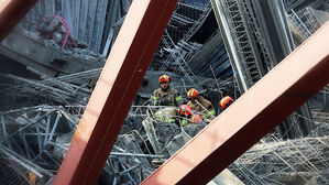 도서관 공사장 붕괴 1명 사망…매몰 3명 수색 중