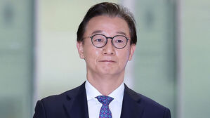 "불법 수수 없다"면서 사의&hellip;내각 첫 '낙마'