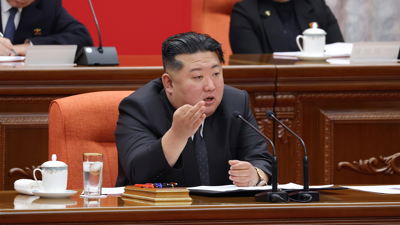 북, 노동당 전원회의 종료…김정은 