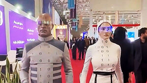 "인간형 로봇" 박람회에서 공개되자&hellip;조롱 대상 된 이유