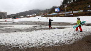 기후변화로 흔들리는 겨울 스키 산업…지역 공동체 생존 문제로 급부상