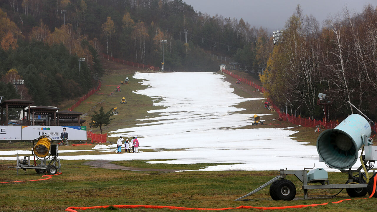 비로 휴장한 스키장 (사진=연합뉴스)