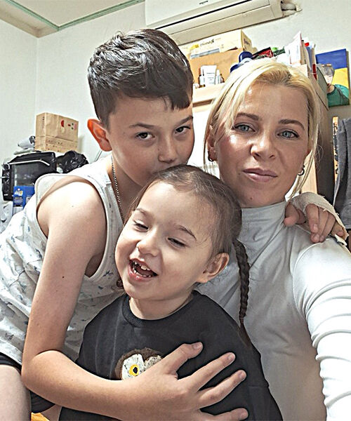 김진나(오른쪽) 씨와 고려인 아들 니키타(왼쪽), 딸 니콜