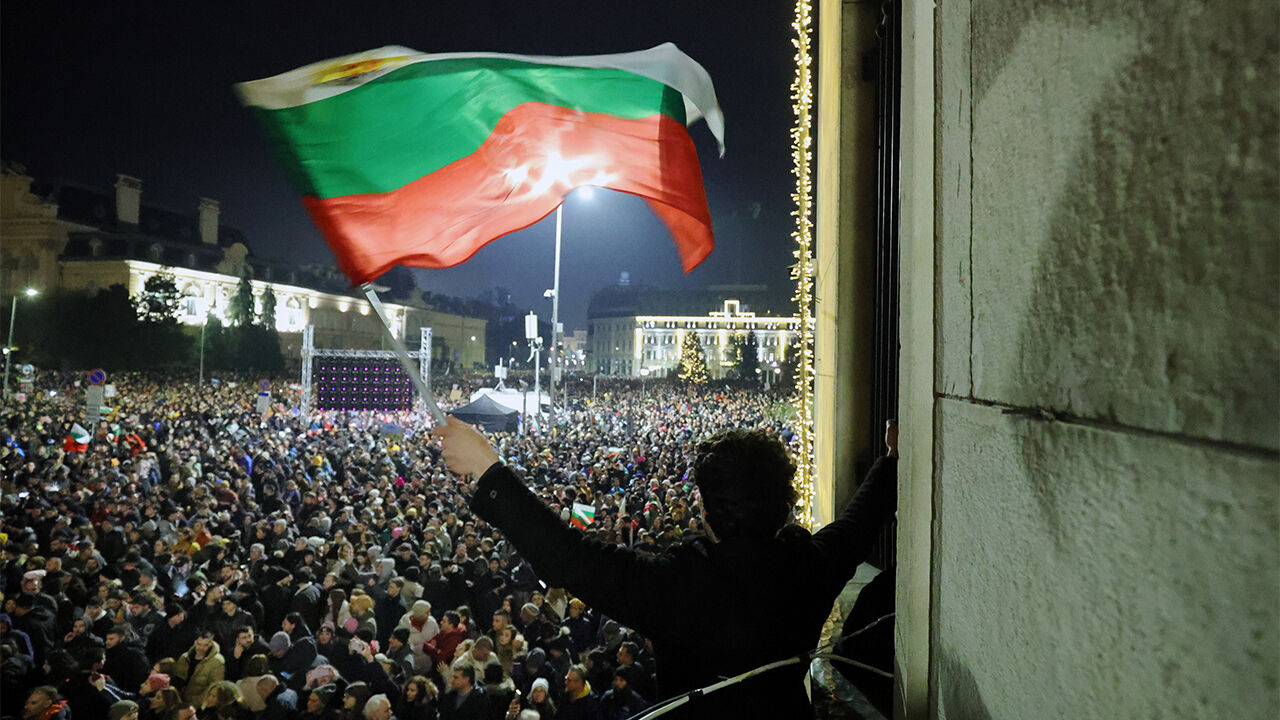 유럽도 강타한 'Z세대의 분노'…불가리아 총리 사임