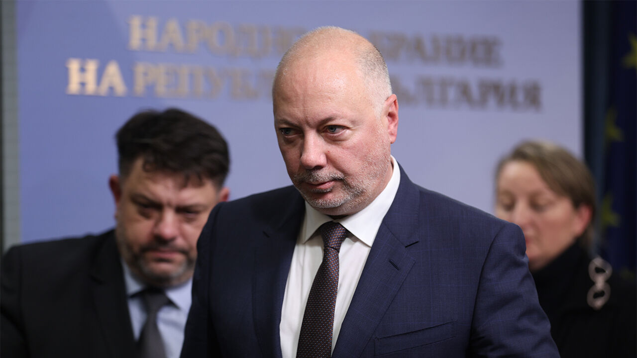 로센 젤랴스코프 불가리아 총리가 11일(현지 시간) 사임하겠다고 밝혔다.