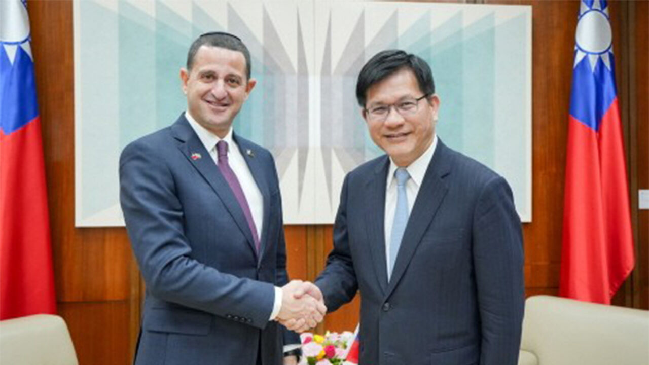 오하드 탈 이스라엘 국회의원(왼쪽)과 린자룽 타이완 외교부장