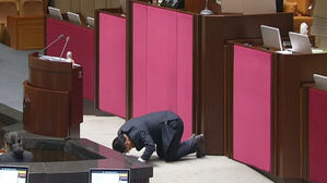 송석준, 새벽 필버 도중 '큰절'&hellip;"국민께 비상계엄 사죄"