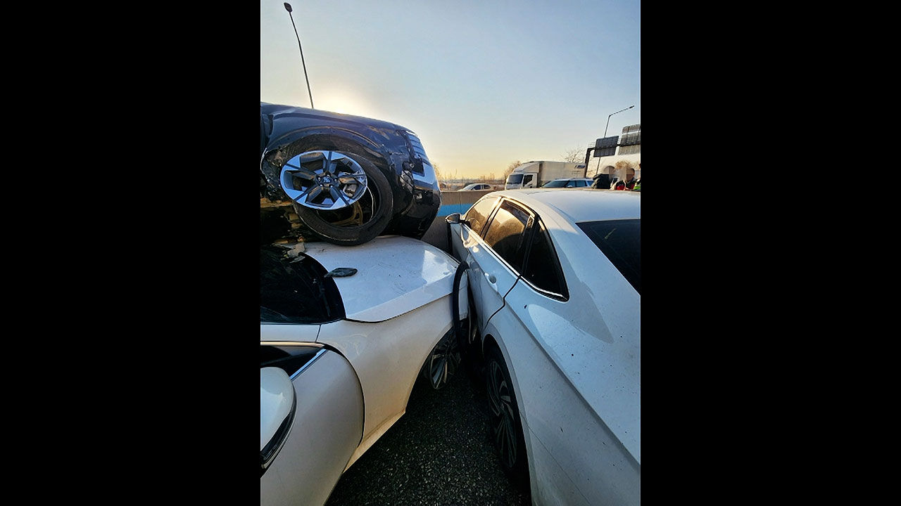 수도권제1순환로 김포톨게이트 인근 차량 추돌사고