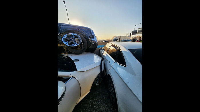 수도권제1순환로 김포톨게이트 인근 차량 추돌사고