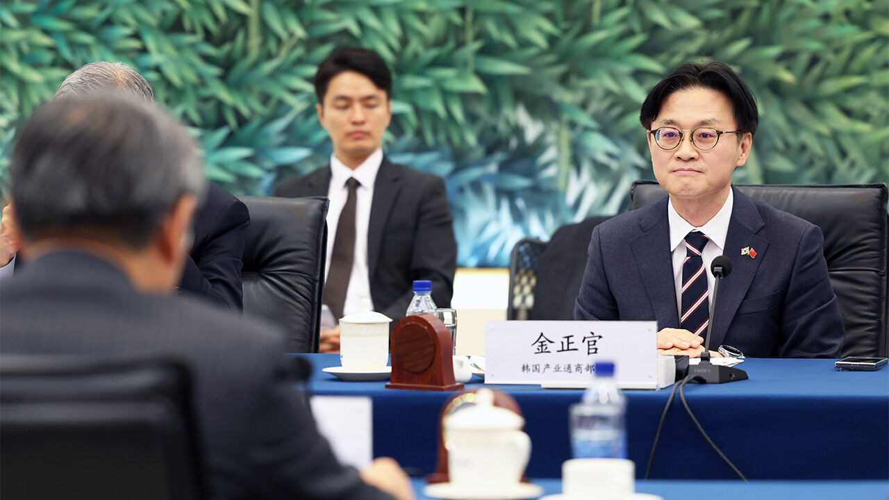 김정관 산업장관, 중국 상무부 부장 면담 (사진=산업통상부 제공, 연합뉴스)