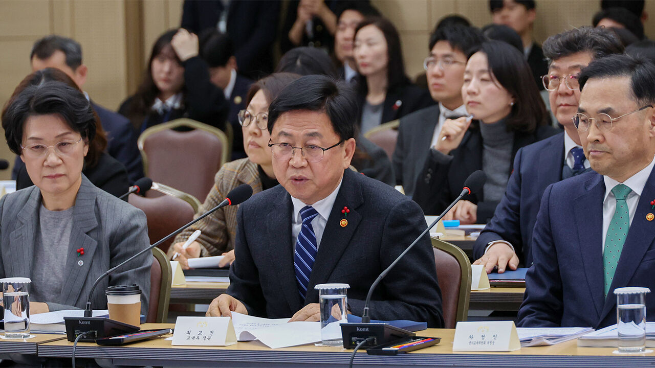 교육장관 "AI 3강 도약 위한 인재 양성…무상보육 4세까지 확대"