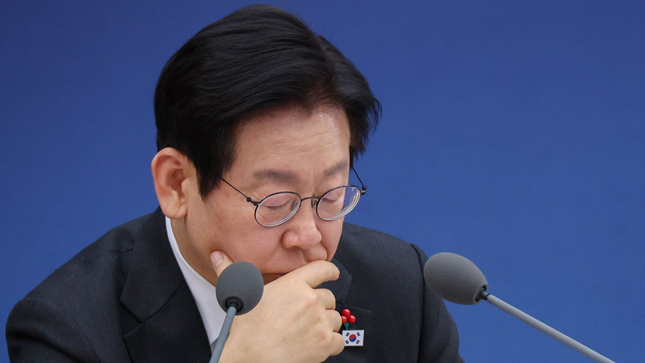 이 대통령, 웃으며 "내 이름 '죄명'으로 쓰기도"…올바른 한글 사용 강조