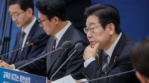 이 대통령 "서울대에 일방적 지원…지방대학도 최대한 늘려야"